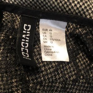 H&M Tops - *3 for $20* Plus size Black lace H&M crop top. H&M Tops - *3 for $20* Plus size Black lace H&M crop top.